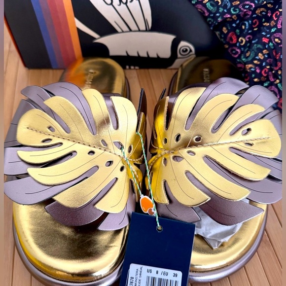 FARM Rio Shoes - FARM Rio Golden Monstera Anatomical Slides. New with Box